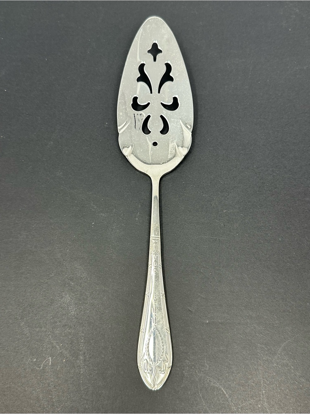 Wallace 18/10 Stainless Flatware Hotel Lux Medallion Pierced Pie Pastry Server